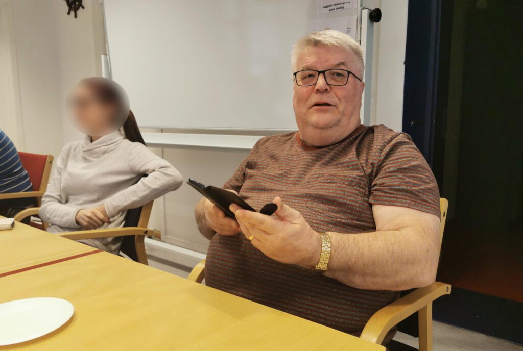 Bjørn Egil Lie ble hedret med Frivillighetsprisen av Flakstad kommune i desember i fjor. Her fra en tidligere anledning. Foto: Kurt E. Kleppe-Holm