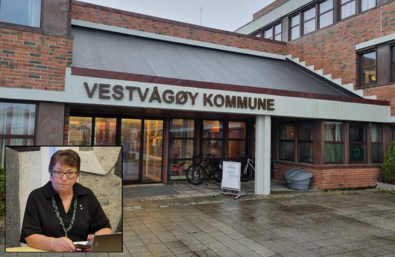 Varaorføreren i Vestvågøy kommune, Eva-Karin Busch (innfelt), tordner mot diskreditering og falske opplysninger om Vestvågøy kommune og ansatte i kommunen. Foto: Gustav Fauskanger Pedersen.