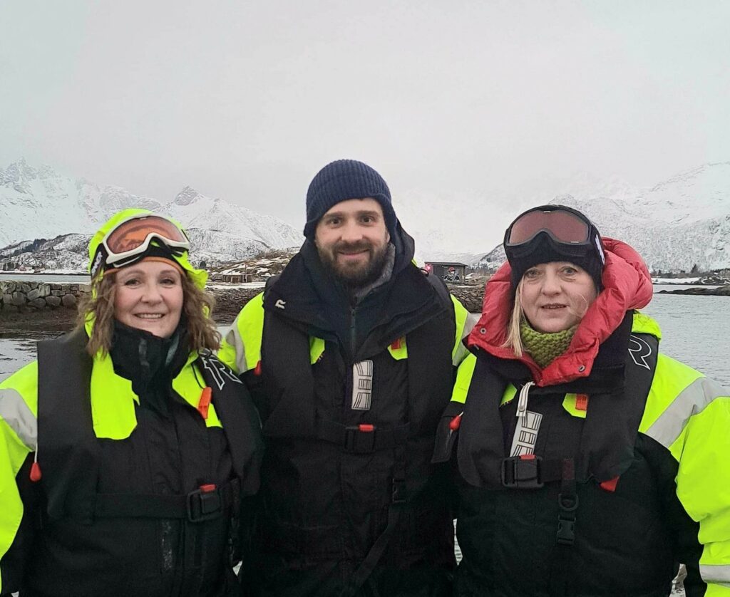 Elisabeth Mikaelsen (til høyre) er leder i Lofotrådet og ordfører på Røst. Her er hun avbildet sammen med næringsminister Jan Christian Vestre og daglig leder i Destination Lofoten Line Renate Samuelsen. Foto: Lena A. Hamnes.