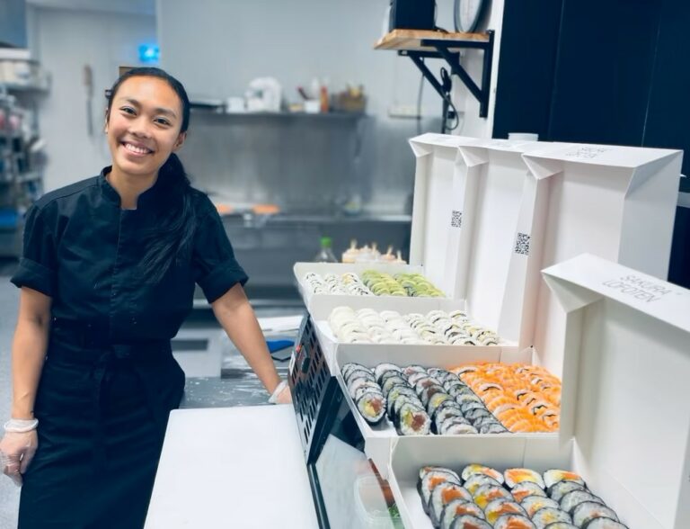 Tatdao Kaeosrilav (24) har store restaurantplaner for 2023. Først ut nå er ny sushirestaurant på Sortland, deretter står Leknes for tur.