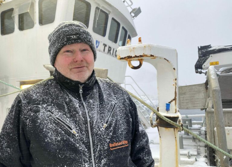 Samtalen med Einar glir lett, vant som han er med både vind og vær i fjeset. Foto: Inger Unstad