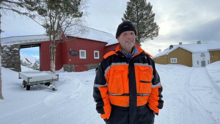 Jens Jentoft er femte generasjon i hovedgården på Ballstad, og forvalter historien til både familien, stedet og fiskerinæringa.