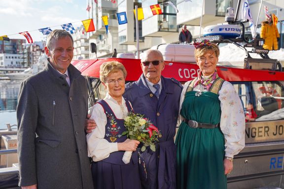 President i Redningsselskapet Jon Rysst, gudmor Fredhild Sæthre, giver Torbjørn Josefsen og generalsekretær i Redningsselskapet Grete Herlofson.