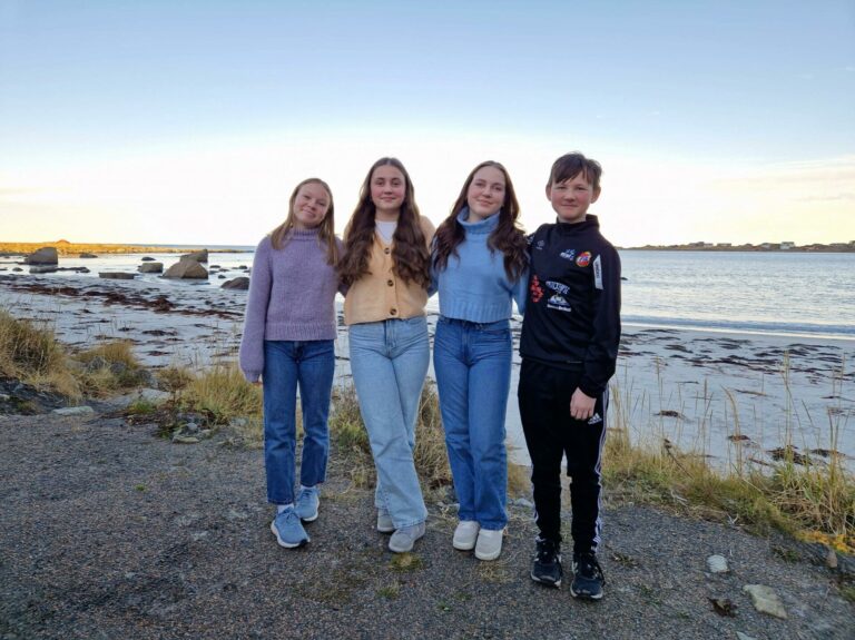 Ungdomsrådet i Flakstad. Fra venstre Sarah Johansen, Leonore Samuelsen, Antonie Knutsen og Ludvik Mekiassen.