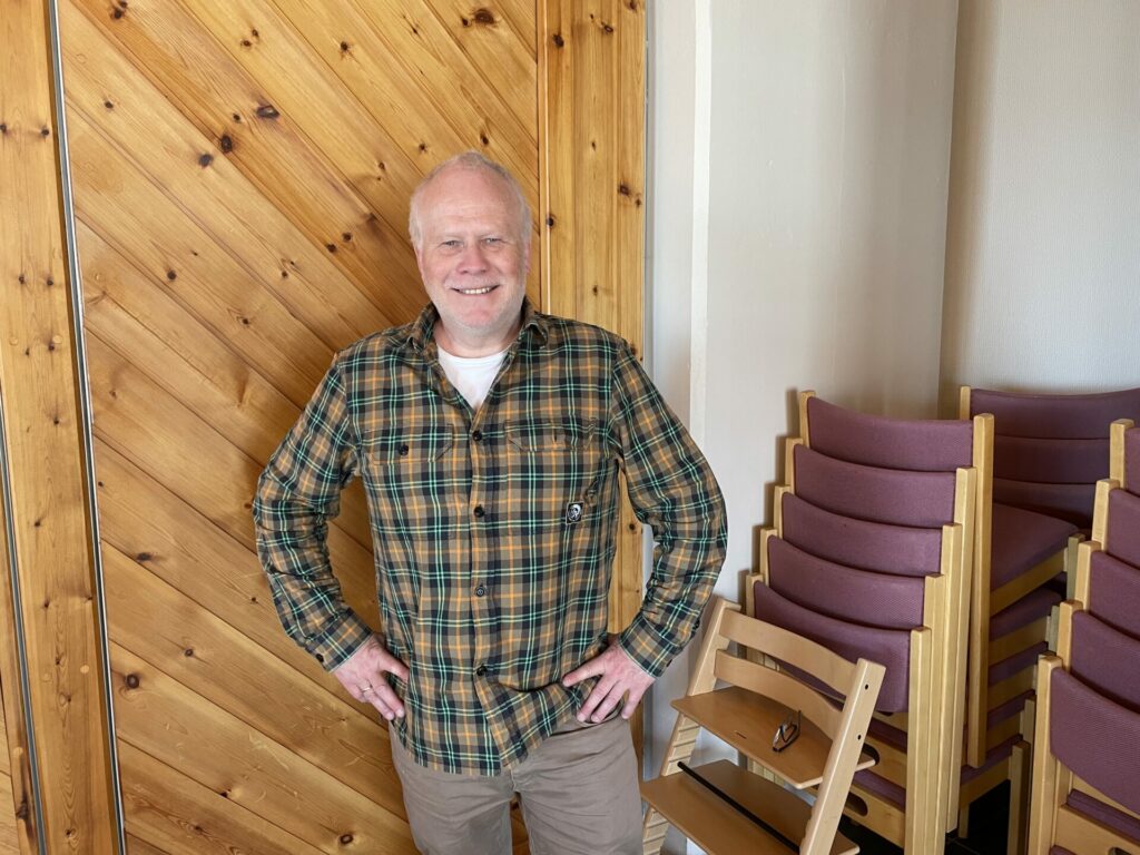 Frode Wigum (63) er prest på Borge kirke og har ansvar for konfirmantene tilhørende kirka. Foto: Ane-Amalie Liland