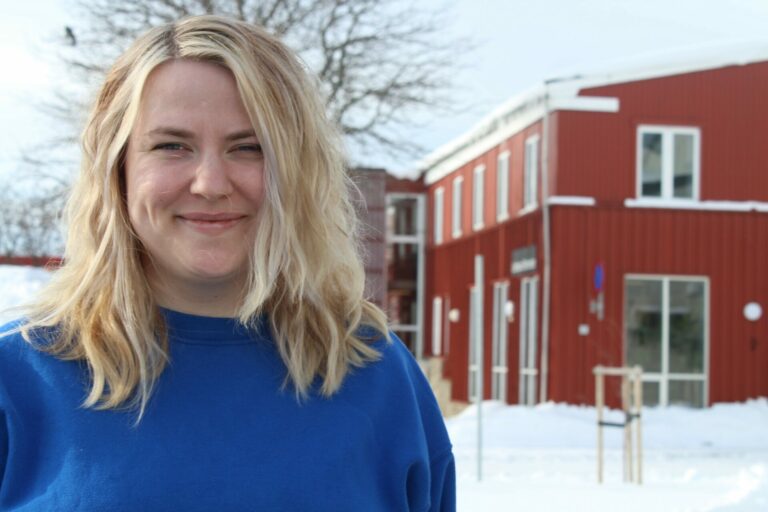 Gro Kristin Skulbru-Baadstrand (26) stiller til valg på Vestvågøy arbeiderparti sin liste.