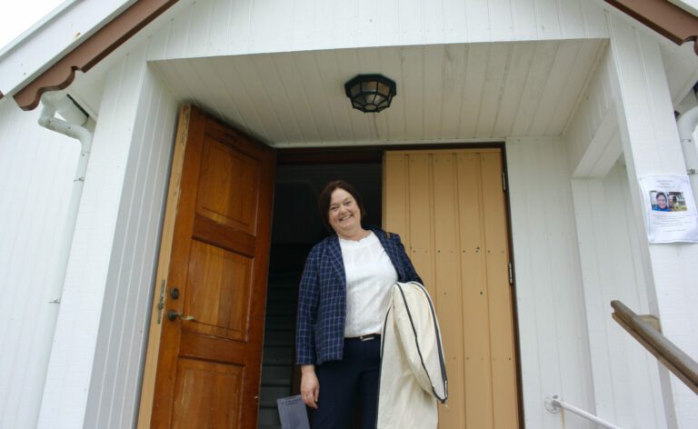 Gitte Bergstuen etter avskjedsgudstjenesten i Røst kirke.